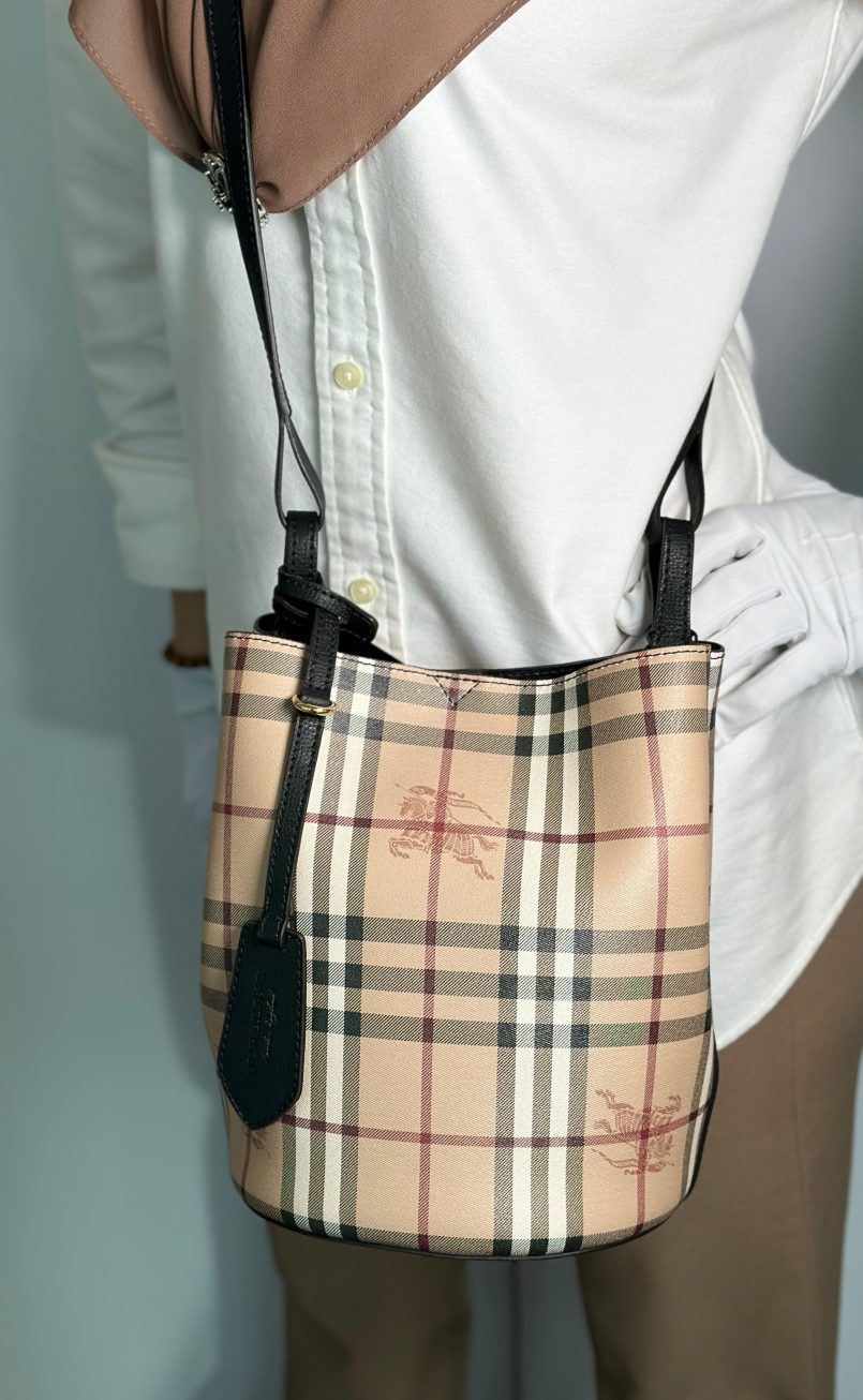 BURBERRY HEYMARKET BUCKET BAG